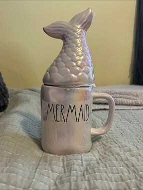Iridescent Pearl Mermaid Tail Ceramic Mug with Lid